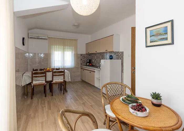Helles Nur 150 Meter Zum Mit Dachterrasse, Meerblick, Grill