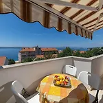 Helles Nur 150 Meter Zum Mit Dachterrasse, Meerblick, Grill Crikvenica