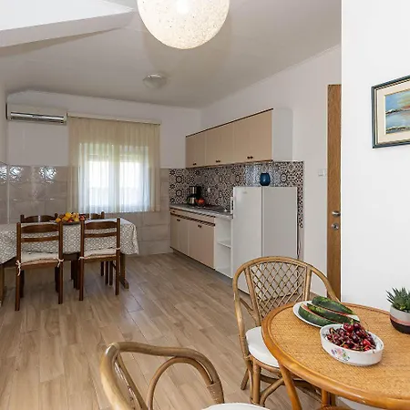 Helles Nur 150 Meter Zum Mit Dachterrasse, Meerblick, Grill