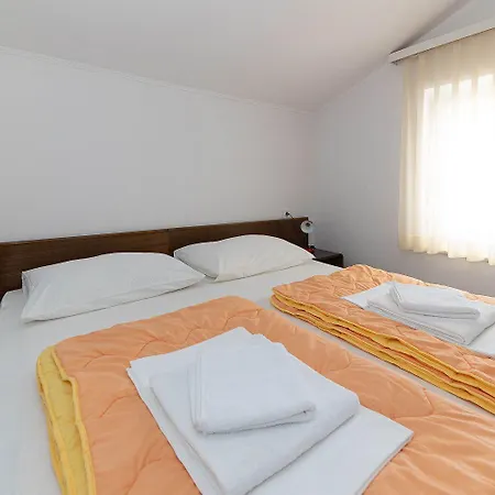 Helles Nur 150 Meter Zum Mit Dachterrasse, Meerblick, Grill Crikvenica