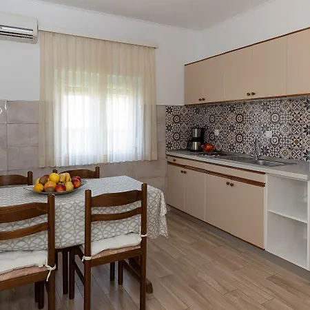 Apartment Helles Nur 150 Meter Zum Mit Dachterrasse, Meerblick, Grill