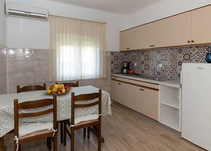 Apartment Helles Nur 150 Meter Zum Mit Dachterrasse, Meerblick, Grill